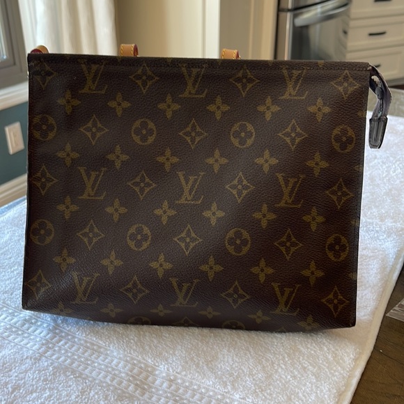 Louis Vuitton Toiletry #26 bah with carrier. - Picture 8 of 10